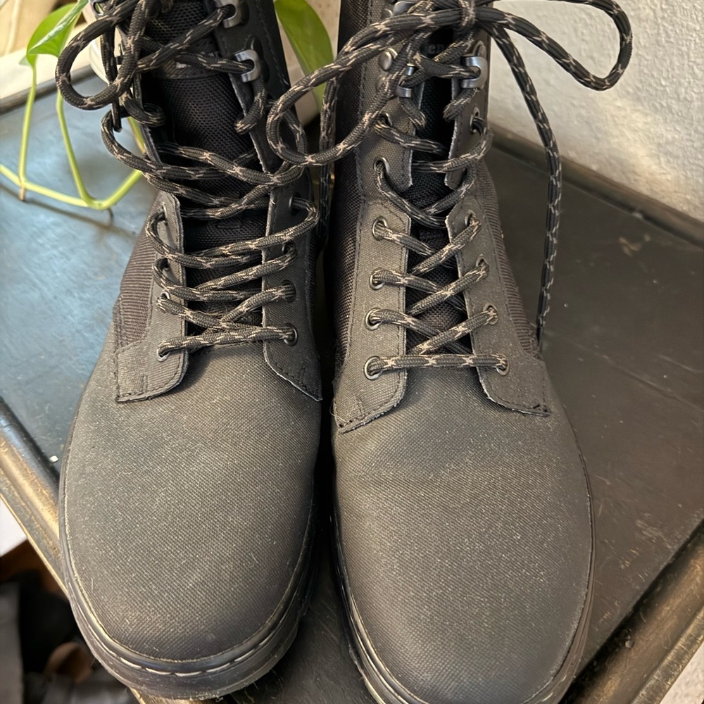 Dr. Martens Men’s Size 9 Black Lace-Up Thinsulate Boots New Unworn